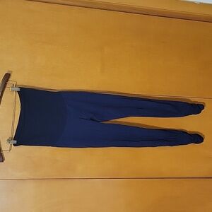 Maternity leggings with ruched bottom